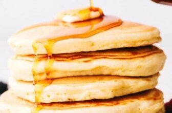 Fluffy Pancakes (Quick and Easy!)