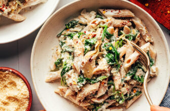 Creamy Vegan Spinach Artichoke Pasta (1 Pot!)