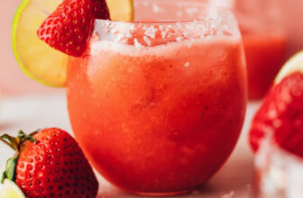 Fresh Strawberry Margarita (5 Minutes!)